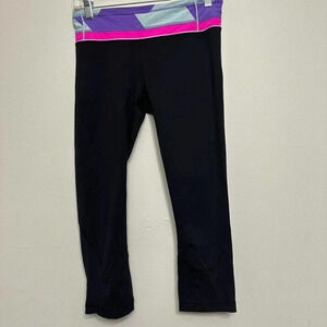 Lululemon Atheltic cropped leggings. Size 6